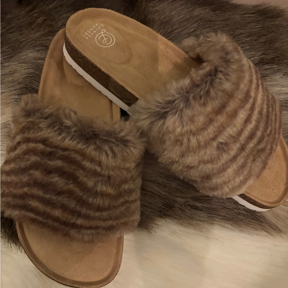 BNIB BY CHINESE LAUNDRY FURRY STRIPED BROWN SANDALS - Picture 1 of 11